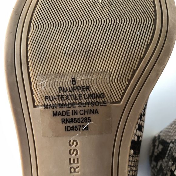 Express Women’s Chelsea Boot Faux Snake Skin Size 8 - Picture 11 of 13